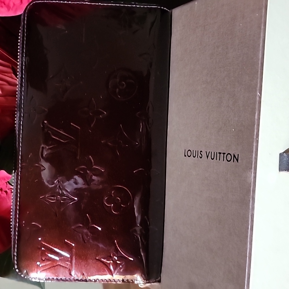Authentic Louis Vuitton Amarante Monogram Vernis Zippy Wallet with Dust Bag/Box
